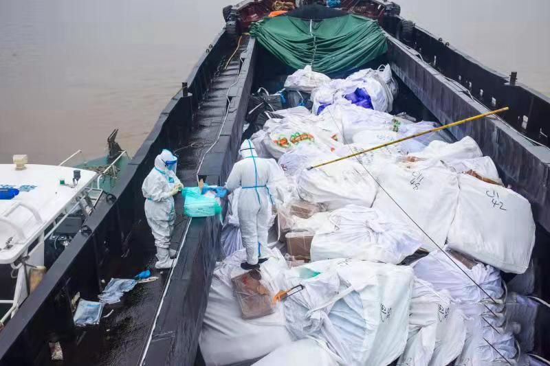 無人機(jī)紅外熱成像助力海警查獲走私船只(圖1)