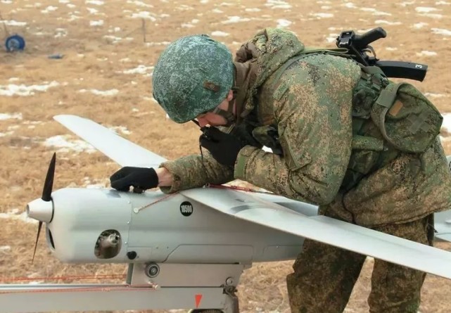 剛剛!俄軍拿出壓箱底無人機對烏克蘭“以牙還牙”(圖1) 剛剛!俄軍拿出壓箱底無人機對烏克蘭“以牙還牙”(圖1)