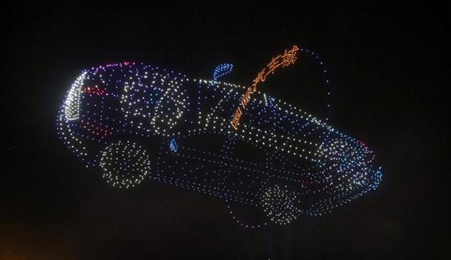 昨晚，2022架無(wú)人機(jī)點(diǎn)亮長(zhǎng)春夜空！奉上完美演出(圖2)