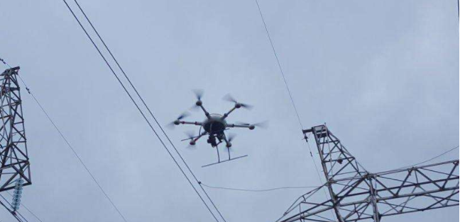 無人機(jī)電力巡檢方面有哪些優(yōu)勢?(圖1) 無人機(jī)電力巡檢方面有哪些優(yōu)勢?(圖1)