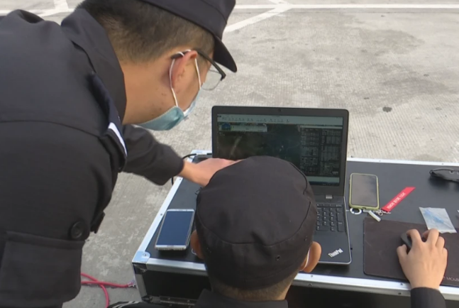 千里眼無(wú)人機(jī)保障春運(yùn)交通安全出行(圖2) 千里眼無(wú)人機(jī)保障春運(yùn)交通安全出行(圖2)